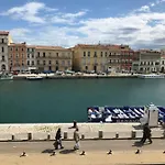 Le Petit Bijou Sète has 4 apartments, 3 with canal view Appartement