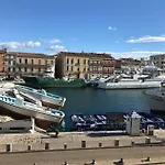 Le Petit Bijou Sète has 4 apartments, 3 with canal view Appartement